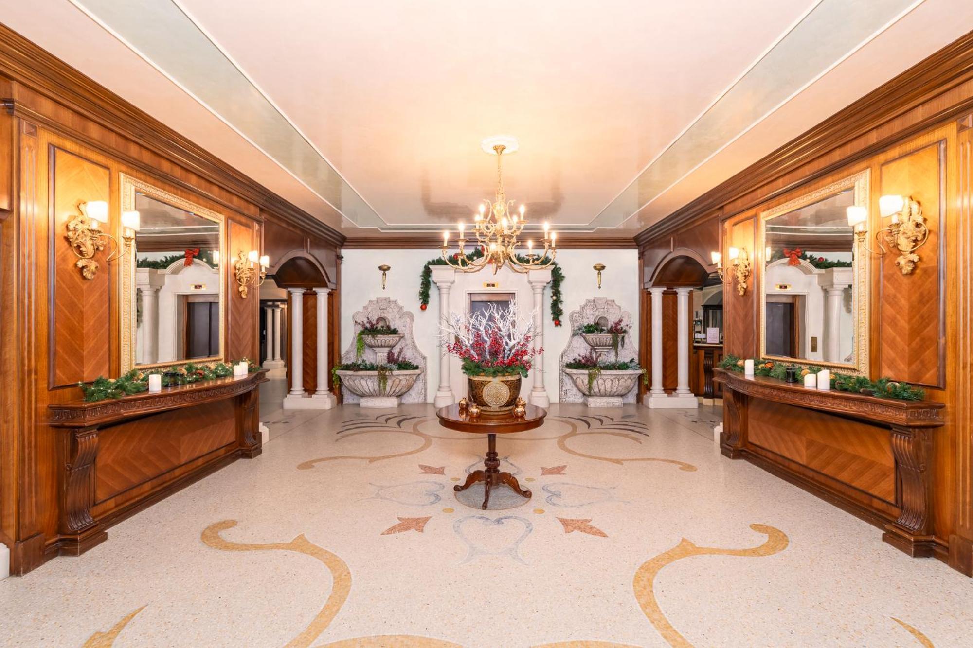 Festa Winter Palace 5* Borowez