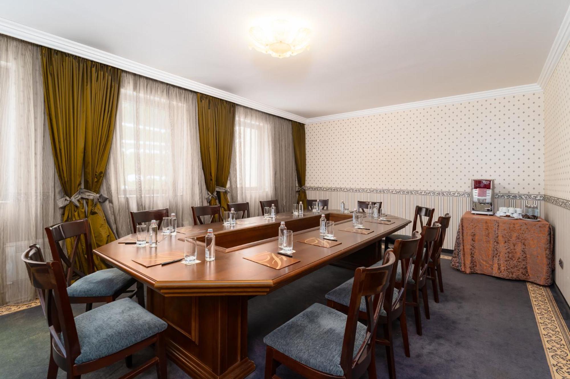 Festa Winter Palace Hotel